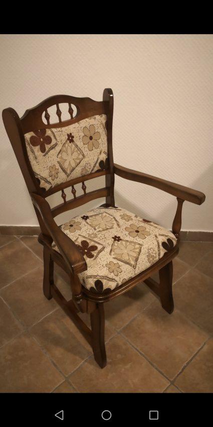 karfás szék
